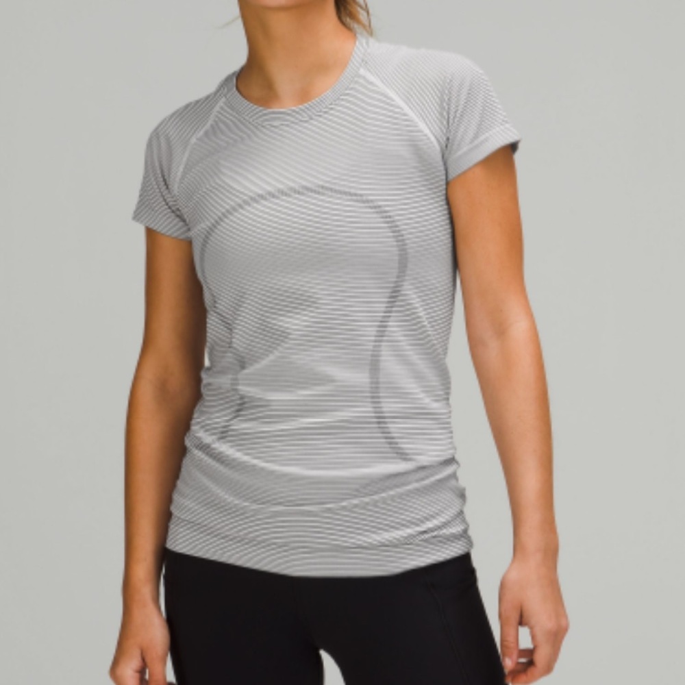 SOLD NWT Lululemon swiftly tech short sleeve size 4